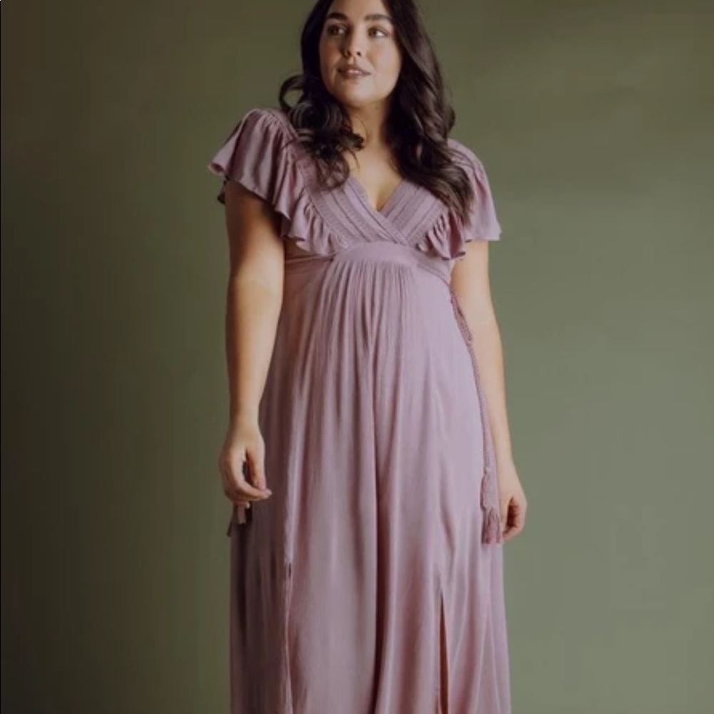 Baltic Born Jennifer Deep V neck dress in Mauve, size M